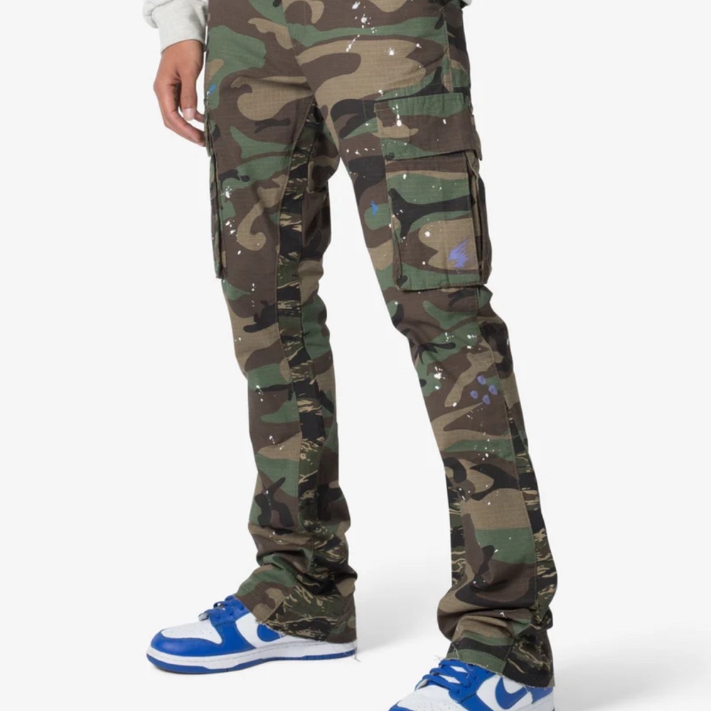 Mnml cargo camo pants size 32 never worn